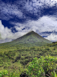 MINI COMBO Volcano Hike + La Fortuna Waterfall + Lunch